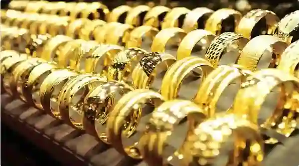 سعر جرام الذهب في السعودية ينقلب وعيار 21 يحقق مستويات تاريخية جديدة للذهب الصافي والمشغول