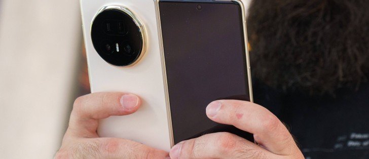 ميزة الذكاء الاصطناعي في Honor Magic V5 تتيح ترجمة المكالمات الفورية