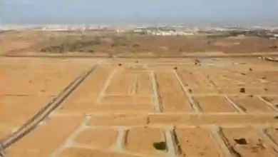 أم القرى تكشف رسميًا عن نظام الرسوم الجديد للأراضي البيضاء ومفاجآت في الرسوم المفروضة على كل متر من الأراضي المشمولة.