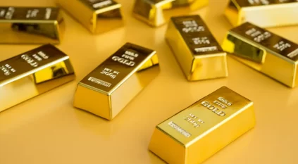 أسعار الذهب تنخفض والأوقية تقترب من 3351 دولاراً
