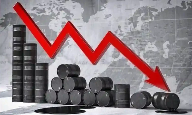 أسعار النفط تتراجع في آسيا وسط مخاوف المعروض بعد انهيار حاد الأسبوع الماضي