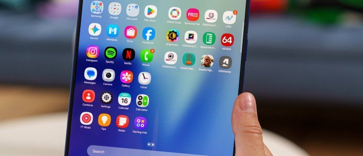سامسونج تستهزئ بآيفون لعدم قابليته للطي