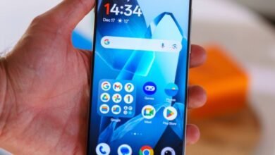 هاتف OnePlus 15 الجديد يصل بلون أسود فائق العمق