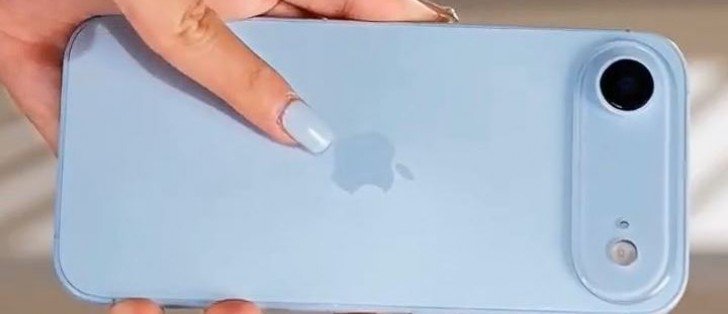 هاتف iPhone 17 Air باللون الأزرق السماوي يتألق في فيديو جديد عملي