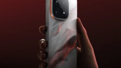 هاتف iQOO 15: شاشة QHD من سامسونج بقياس 6.85 بوصة ودعم الشحن اللاسلكي