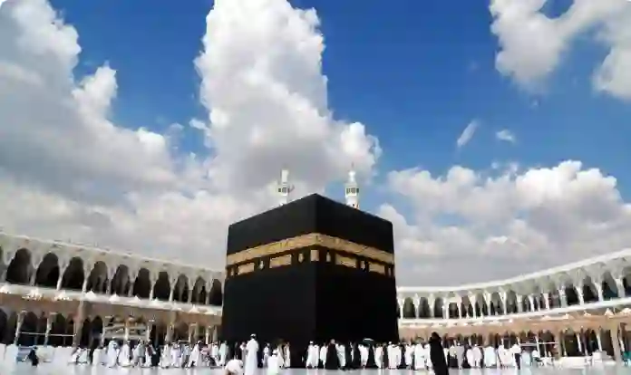 بأمر ملكي: السعودية تعلن تغيير أنظمتها والسماح لحاملي تأشيرة العمرة بالعمل بحرية
