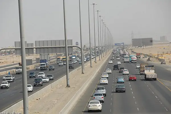 مسار بديل يخفف زحام السيارات على طريق الحرمين في جدة ولا يعرفه الكثيرون