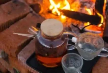مختص يكشف عن أرباح بائعي شاي الجمر في السعودية