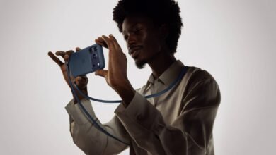 أبل تُعلن عن حافظات TechWoven وحزام Crossbody Strap جديدين لهواتف iPhone 17 Pro وPro Max