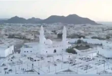 السعودية تُصدر قرارًا تاريخيًا بتغيير مواعيد الصلاة في أبرز مساجد المدينة المنورة
