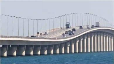 عاجل: منع السفر عبر جسر الملك فهد إلى البحرين لفئات جديدة في السعودية