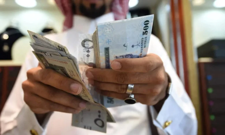تقلبات حادة في سعر الريال السعودي مقابل الدولار واليورو والجنيه المصري تسجل مستويات قياسية خلال الساعات الأخيرة