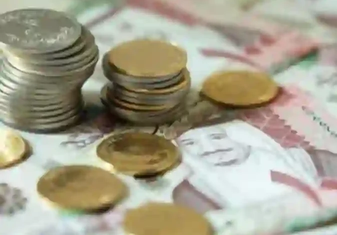 تراجع جديد للريال السعودي مقابل الجنيه المصري في البنوك: خسائر كبيرة للمغتربين في السعودية