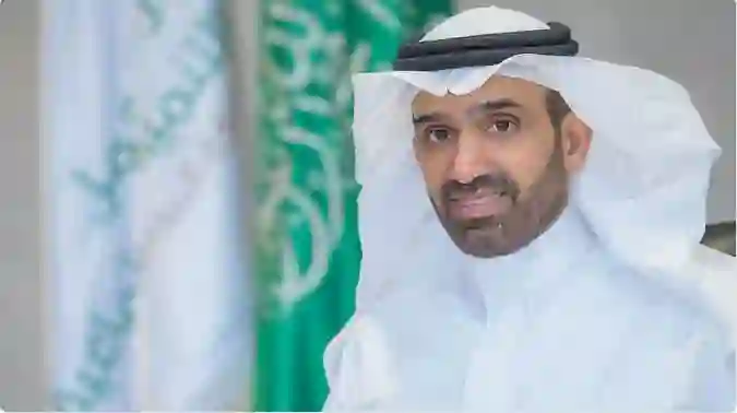 قرارات وزير الموارد البشرية تُحدث تغييرًا جوهريًا في عمل الوافدين في السعودية