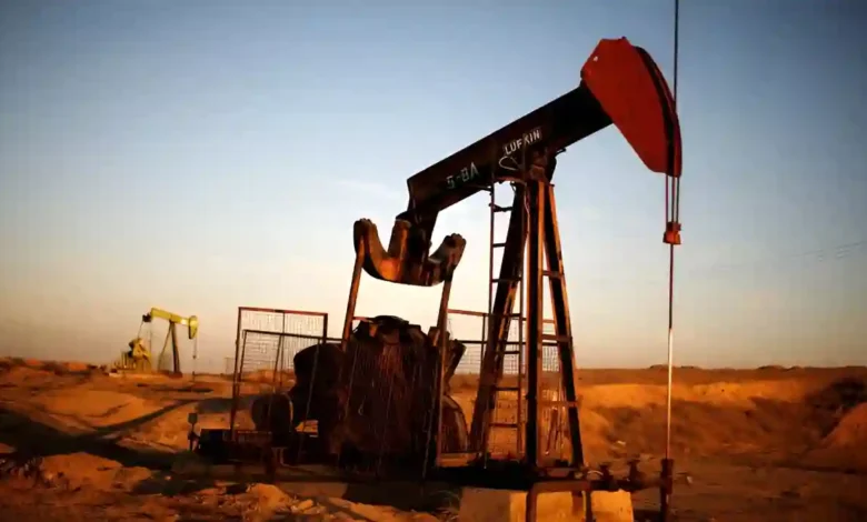 برنت يتجاوز 65 دولارًا والخام الأمريكي يقترب من 61 دولارًا
