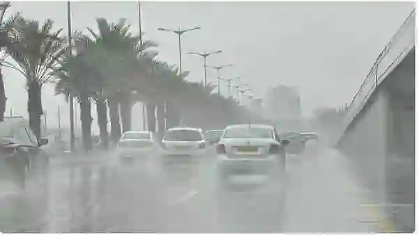 أمطار غزيرة من الثلاثاء إلى الجمعة تسبب جريان السيول وتقطع الطرقات، والأرصاد تحدد المناطق المتأثرة بالحالة المطرية