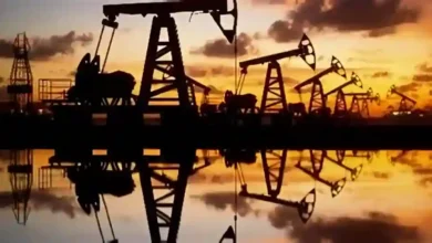 هل يغير فائض المعروض مسار أسعار النفط رغم مفاوضات أوكرانيا؟