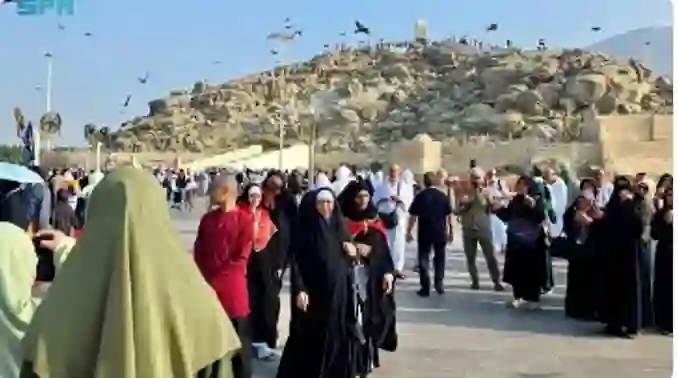 أحداث جبل الرحمة في مكة كل ليلة مع بداية فصل الشتاء