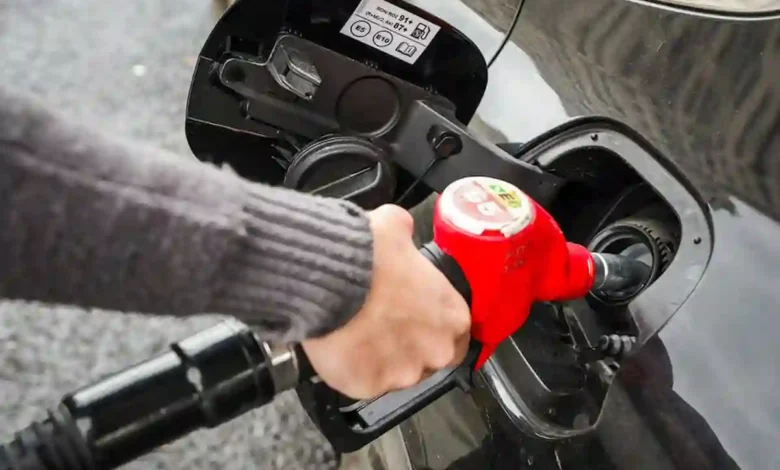 أسعار النفط تسجل تراجعًا طفيفًا مع مراجعة آفاق الاقتصاد العالمي لعام 2026