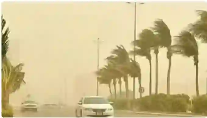 تحذير عاجل باللون الأحمر لسكان تبوك من عاصفة عنيفة تهدد بخسائر كبيرة: خطوات يجب اتباعها خلال الساعات القادمة.