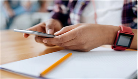 قرار جديد رسمي للطلاب في المتوسطة والثانوية بشأن استخدام الجوال في المدارس