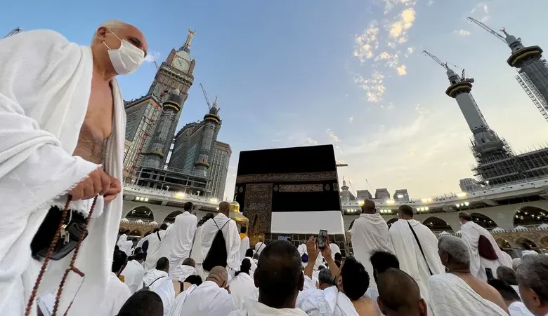 قرار سعودي مفاجئ يعيق حج أكبر دولة عربية والحل بخطوة واحدة قبل فوات الأوان