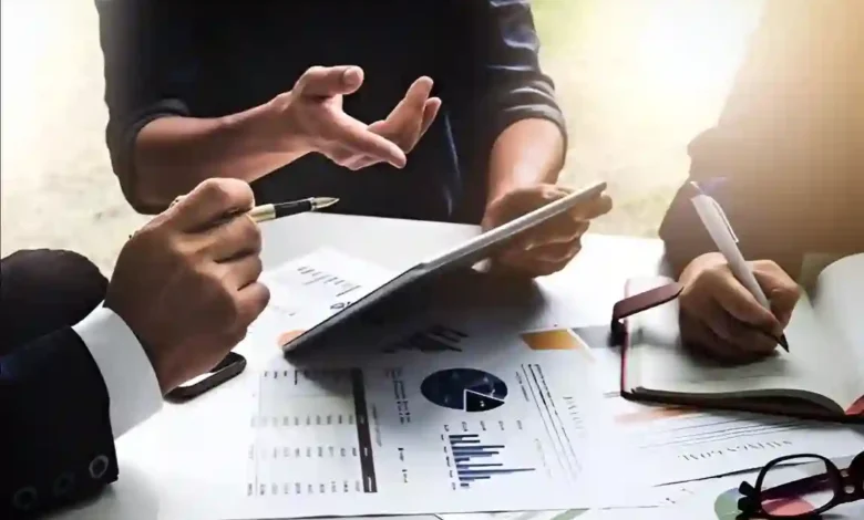 مستشار أعمال ينبه من مخاطر القروض بتمويل المشروعات عبر قناة روتانا الخليجية