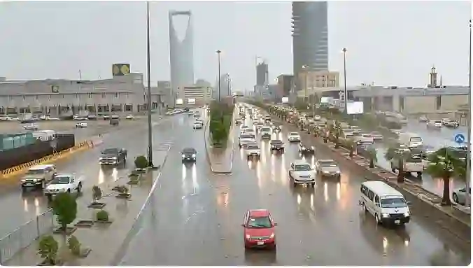 الوطني للأرصاد: تحذير من حالة مطرية غزيرة في الرياض الخميس والجمعة والتوصية بالخروج للضرورة القصوى بسبب السيول