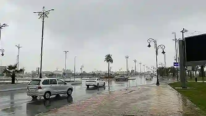 الوطني للأرصاد يحدد مناطق الهطولات المطرية يومي الأربعاء والخميس ويصدر تحذيرات من رياح عاصفة محملة بالغبار