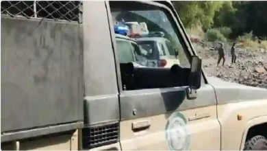 دوريات المجاهدين تطارد يمني إثر اكتشاف محتويات حيازته الحقيقية