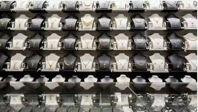 زحام كبير في أسواق ومحلات الذهب بالباحة والشراء بكميات ضخمة: خبير يشرح السبب