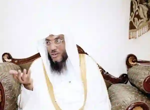 عاجل.. أمر ملكي بشأن الشيخ أسامة خياط إمام المسجد الحرام في ليلة عيد الفطر