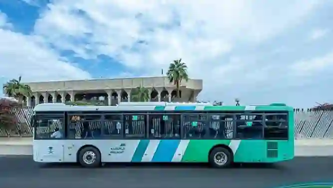 عاجل: حافلات المدينة تُعلن عن تغييرات في مساراتها نحو المسجد النبوي وتحدد المناطق والمواعيد الجديدة بعد التمديد