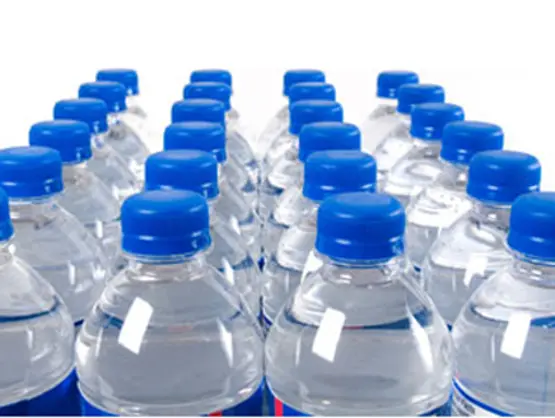 عاجل.. ساعات تفصل السعودية عن قرار جديد يغير طريقة واشتراطات بيع مياه الشرب في المملكة