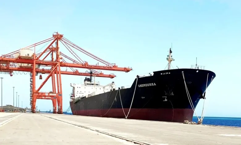 مصادر نفطية تكشف الحجم الفعلي لصادرات السعودية النفطية عبر البحر الأحمر بعد إغلاق مضيق هرمز