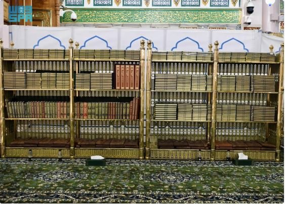عدد المصاحف في المسجد النبوي 2026: نظام محكم لحمايتها وصيانتها