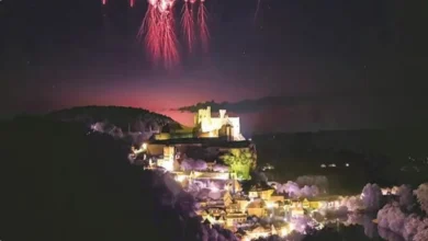 البرق الأحمر يغزو سماء السعودية وفلكية جدة تشرح السبب ومدى استمرار الظاهرة وأفضل مواقع المشاهدة.