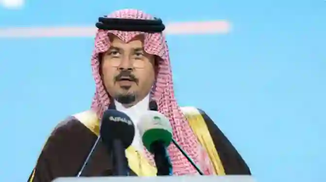 السعودية تعتزم إصدار قرارات تنظيمية جديدة للعمرة والزيارة بدءًا من المدينة المنورة