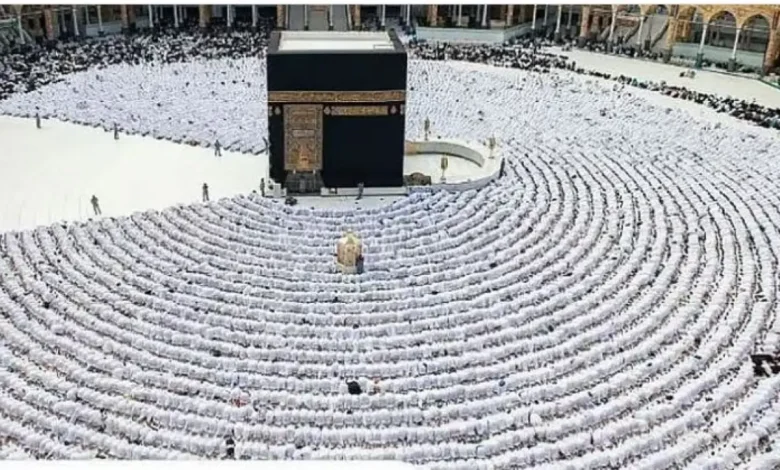 الموارد البشرية تحدد أيام إجازة أداء مناسك الحج للعاملين في القطاع الخاص لموسم 1447 وحالات تمديدها رسمياً