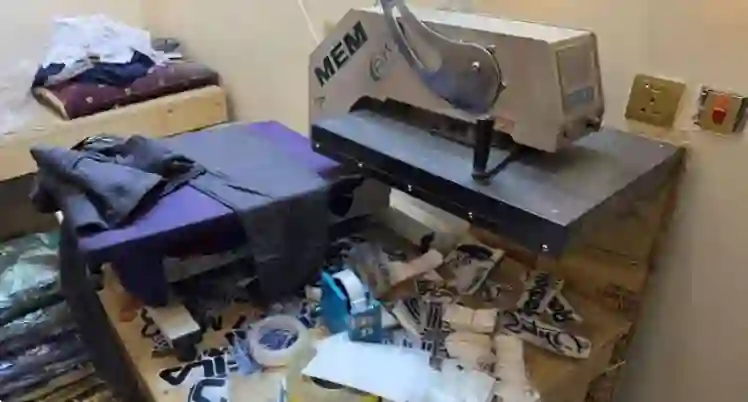 تحذيرات من شراء الملابس المقلدة: انتشار الغش التجاري في جدة