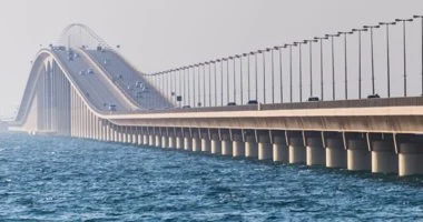 عاجل: تحديث مهم بشأن وقف الحركة على جسر الملك فهد بين السعودية والبحرين رغم التهدئة