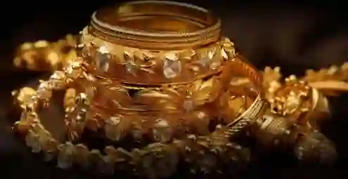 مقارنة أسعار الذهب (الصافي والمشغول والسبايك) في السعودية ومصر والإمارات لعيار 21